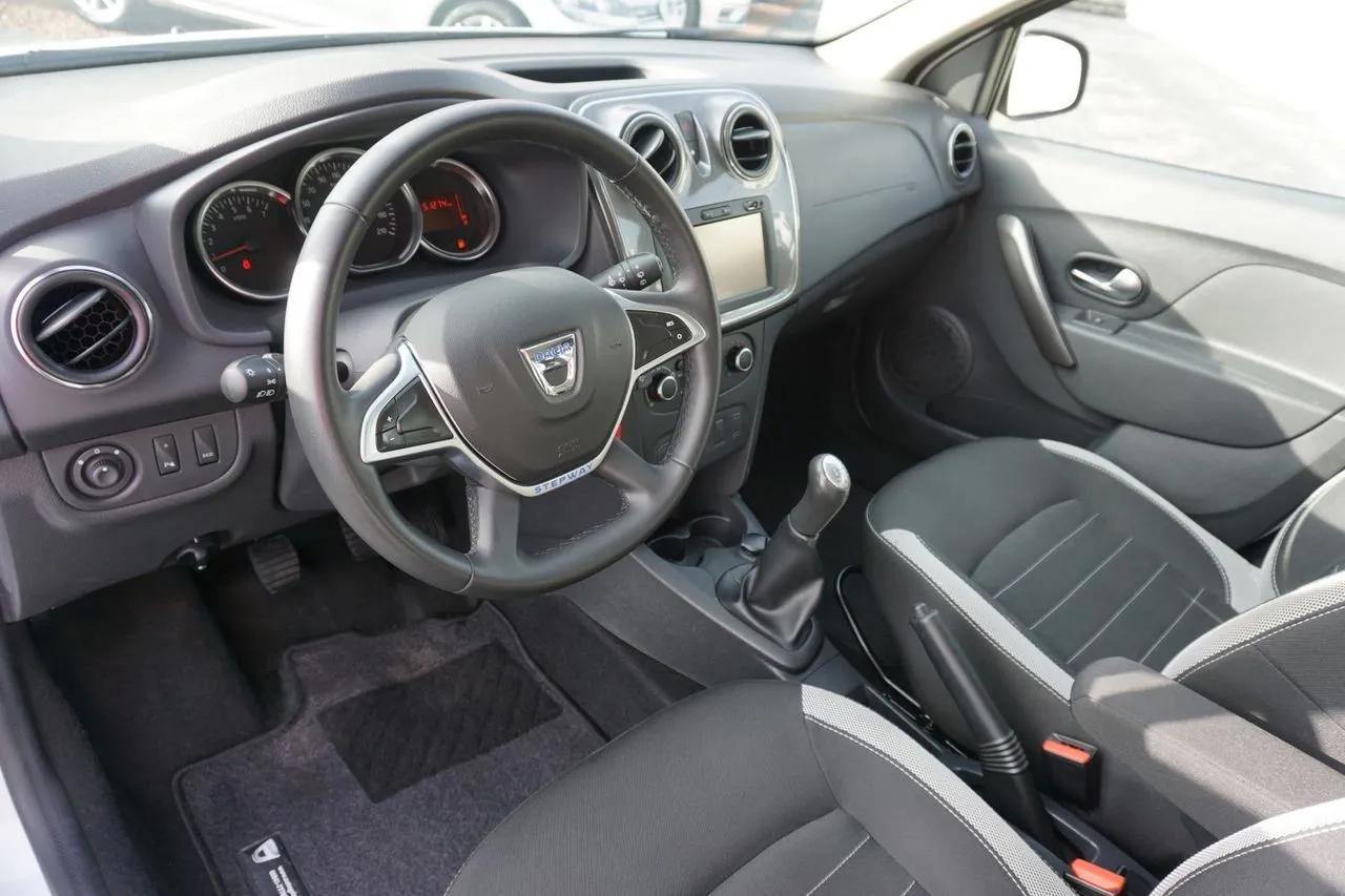 Dacia Logan TCe 90 MCV Stepway Navi...  Image 8