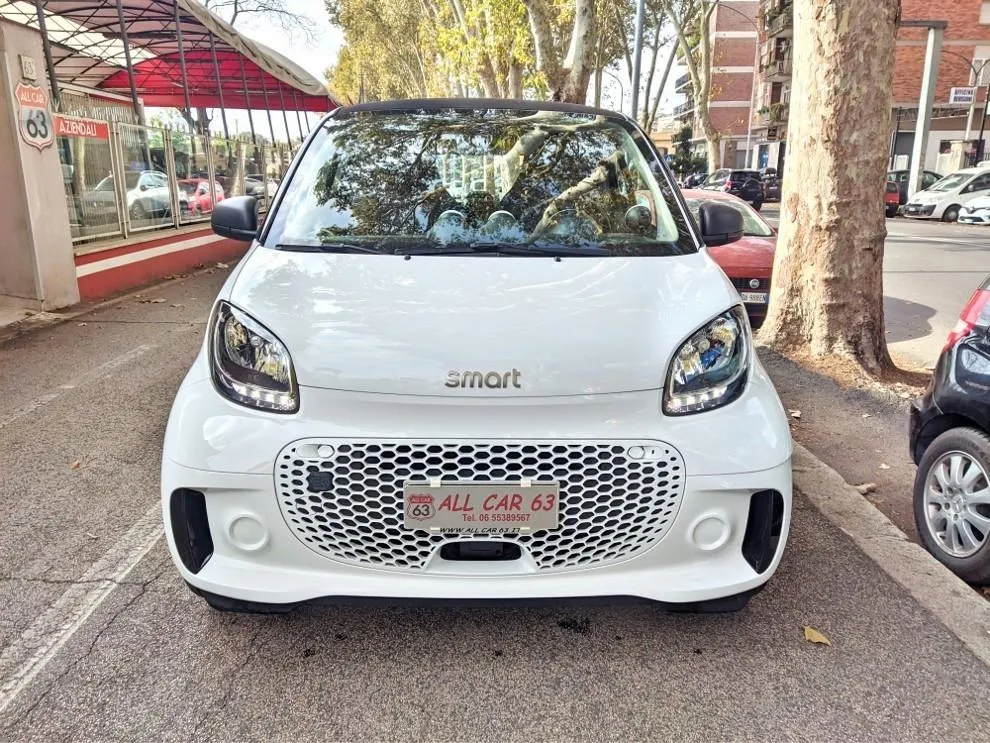 SMART fortwo EQ Pureblack Image 1