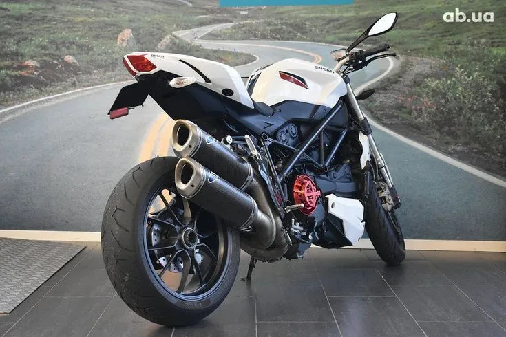 Ducati Streetfighter Image 5